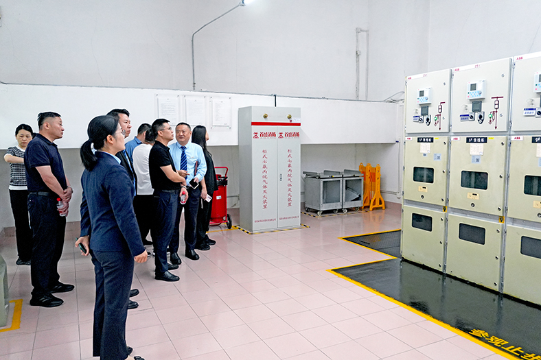 設(shè)備房 (2).jpg 設(shè)備房 (2).jpg