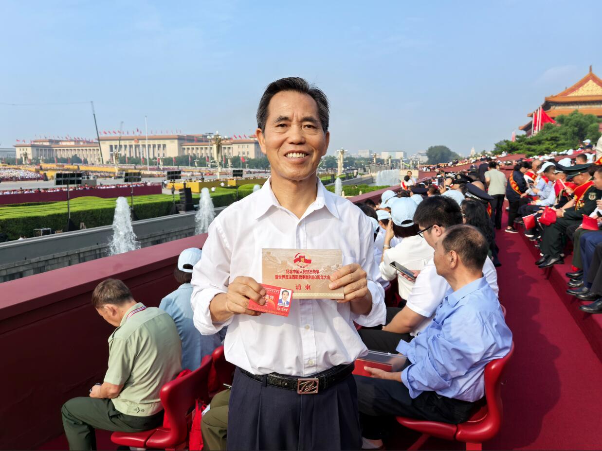 董事長觀禮閱兵.jpg 董事長觀禮閱兵.jpg